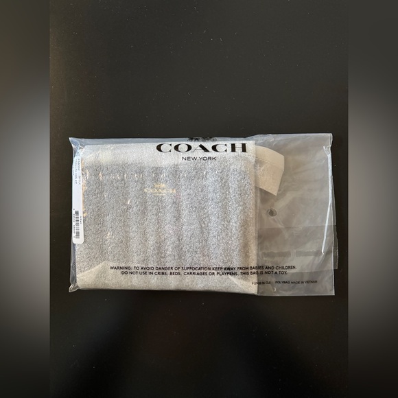 Coach Crossgrain Leather Corner Zip Wristlet Black F58032 BNWT - Picture 5 of 7